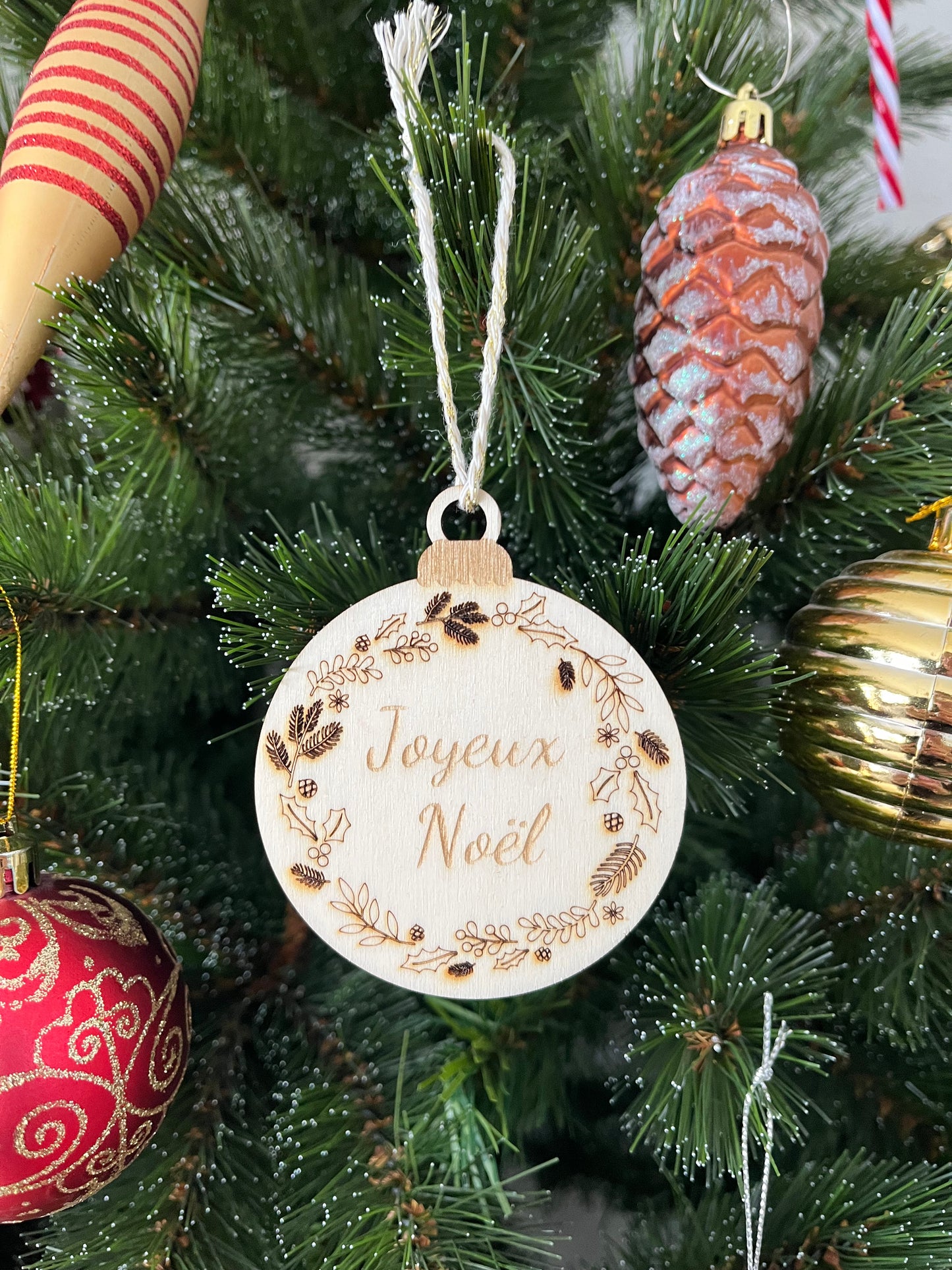 Carte de vœux boule de noël